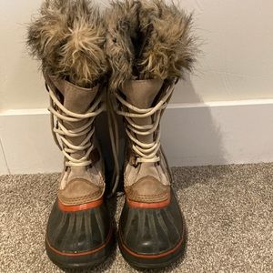 Women Sorel Boots. Size 7